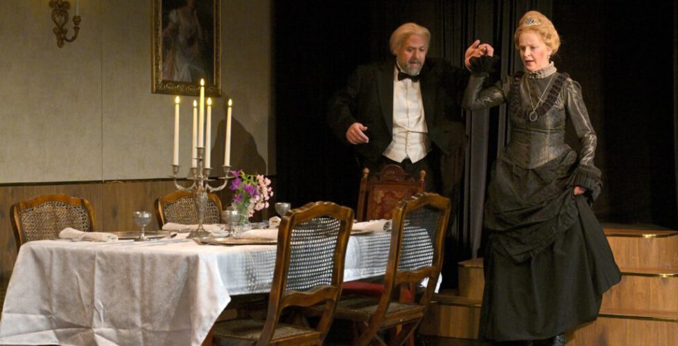 Dinner for one A. Schlabinger, P. Roggendorf Treppe 3 Foto Frank Neumann 1500