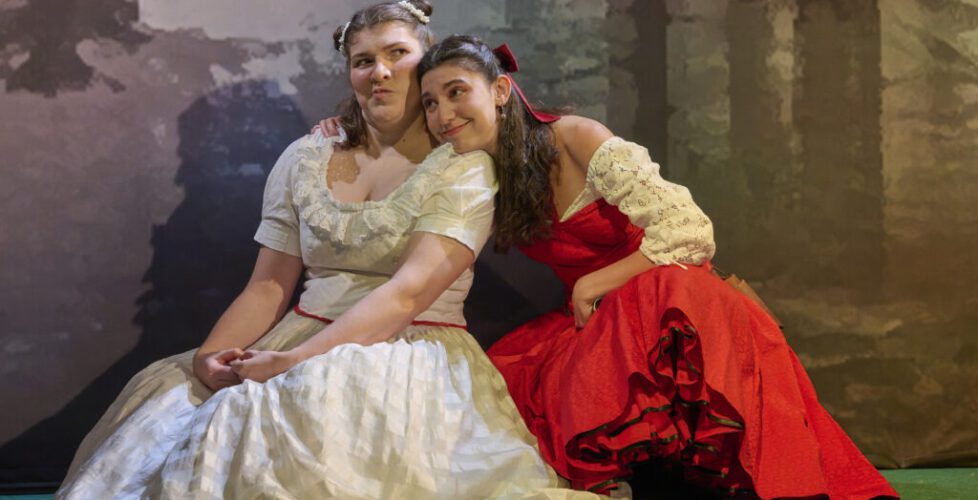 Schneeweißchen und Rosenrot Foto 04 C.Röher, Z.Sarı-Beckmann - Mirco Dalchow