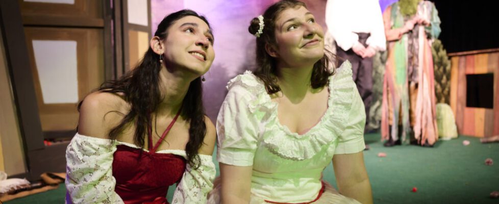 Schneeweißchen und Rosenrot Foto 12 C.Röher, Z.Sarı-Beckmann- Mirco Dalchow