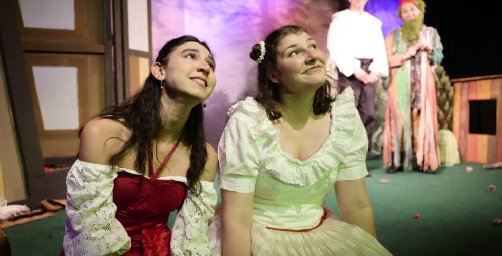 Schneeweißchen und Rosenrot Foto 12 C.Röher, Z.Sarı-Beckmann- Mirco Dalchow