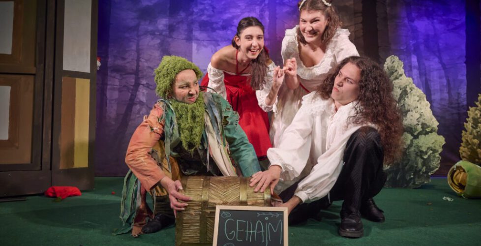 Schneeweißchen und Rosenrot Foto 15 C.Röher, Z.Sarı-Beckmann, S.Wildburg, M.Häußler - Mirco Dalchow